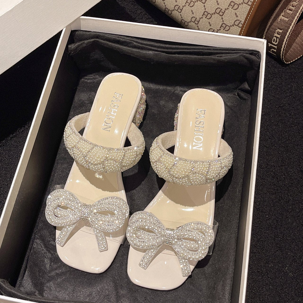 Pearls Beaded Rhinestone Bowknot Design Chunky Heel Sandals