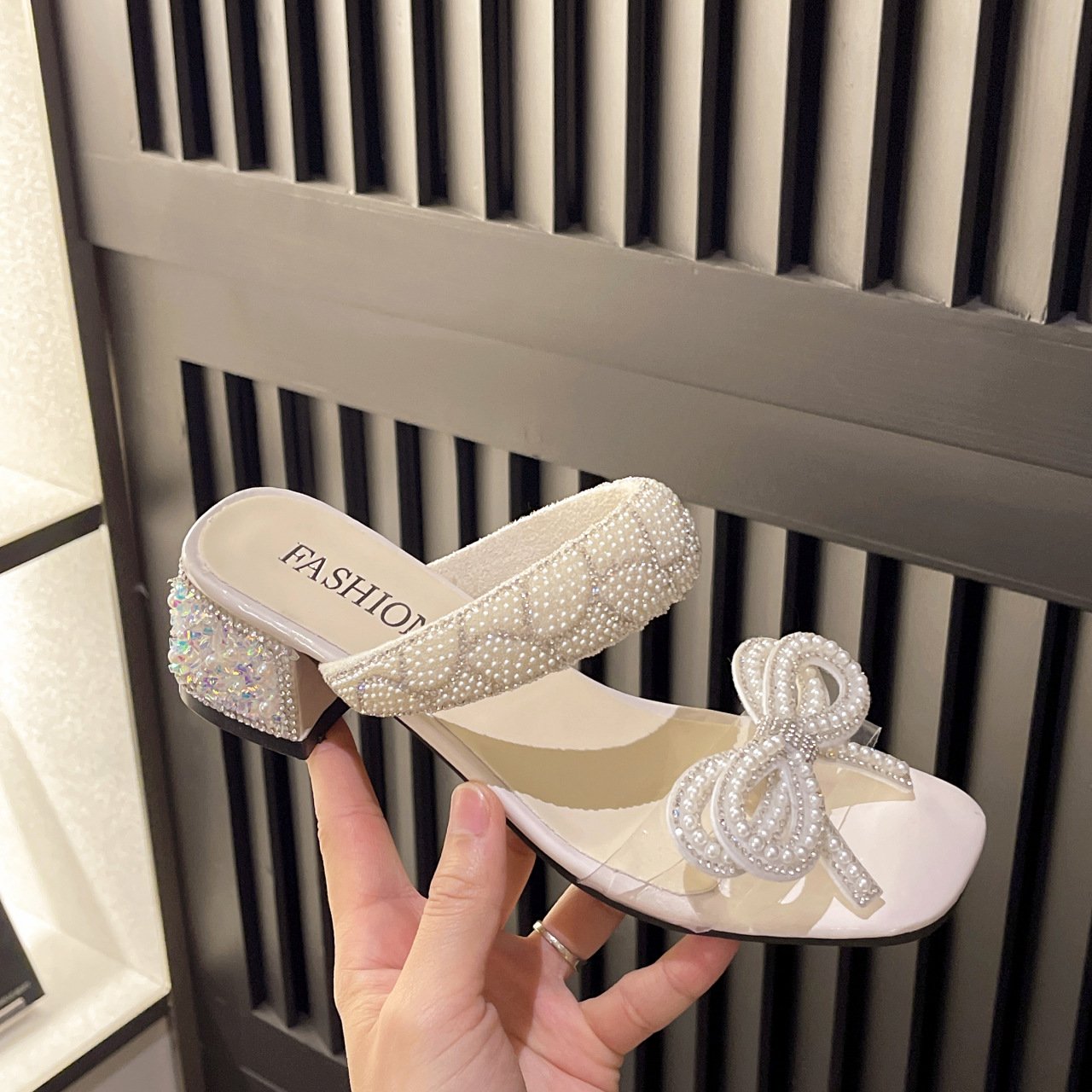 Pearls Beaded Rhinestone Bowknot Design Chunky Heel Sandals