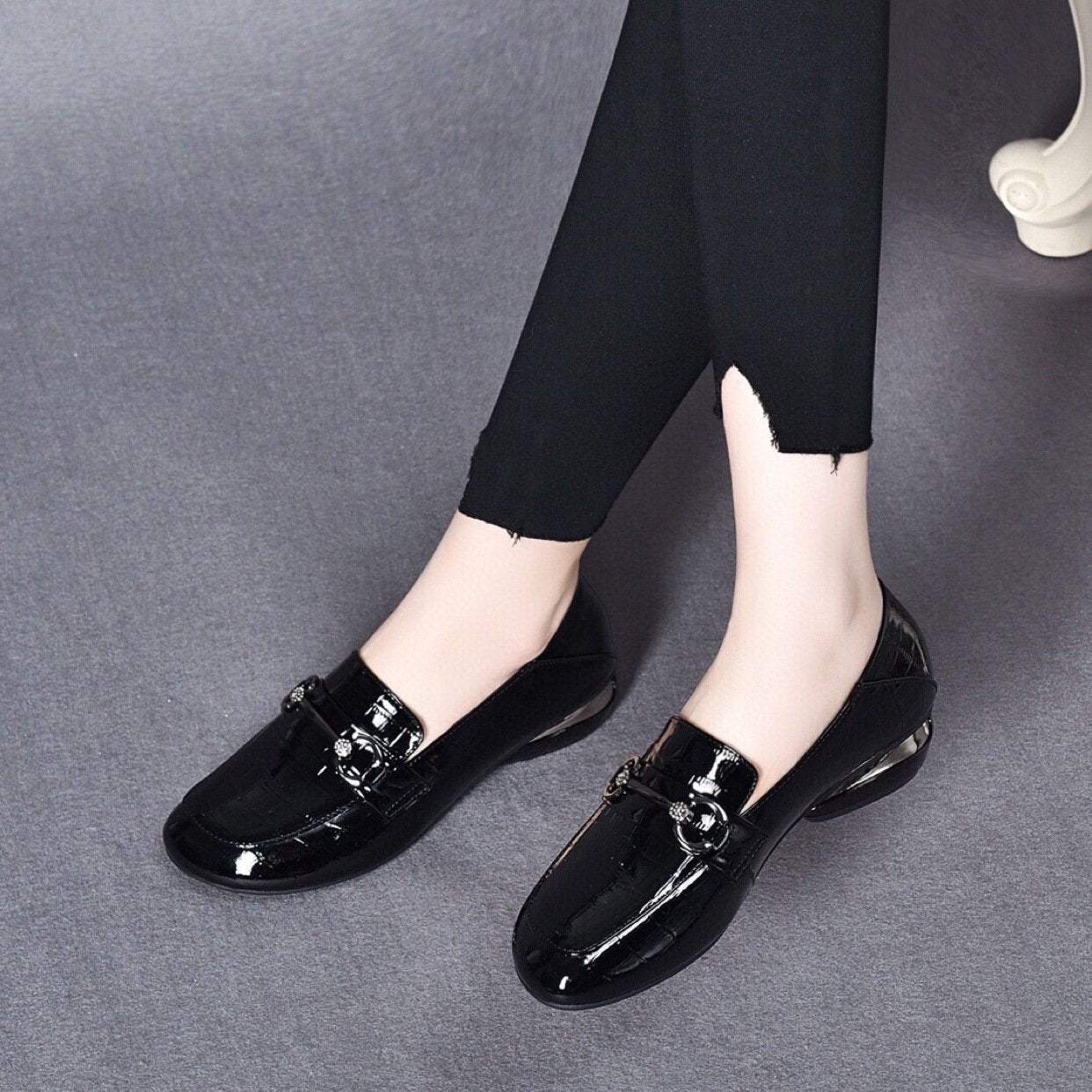 2021 new metal casual soft bottom patent leather shoes